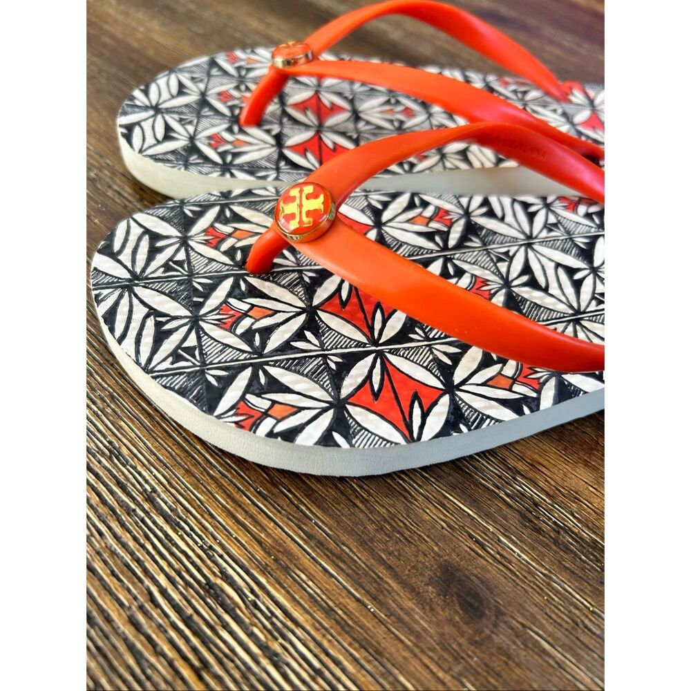 Tory Burch Women’s Rubber Flip Flops - Picture 3 of 7